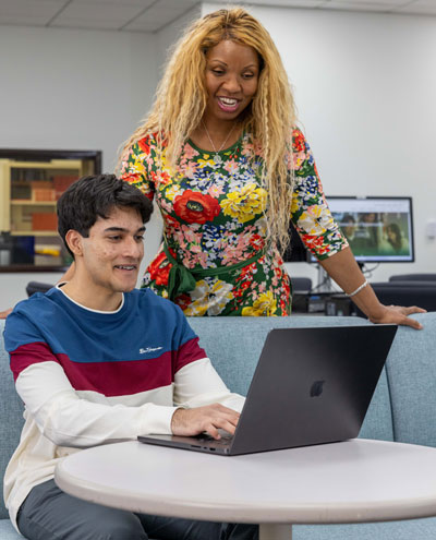 Student working with an Oakton faculty.